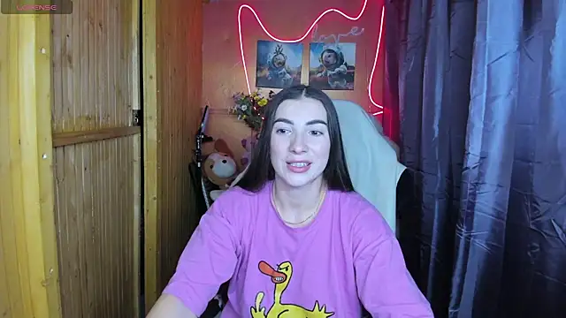 Snapshot of Fiery_Brunette_ chatting on 01.04.25 Fiery Brunette online show from 01.04.25