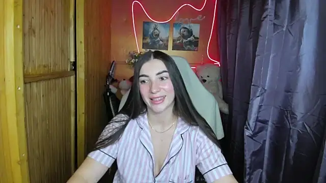 Snapshot of Fiery_Brunette_ chatting on 02.10.25 Fiery Brunette online show from 02.10.25