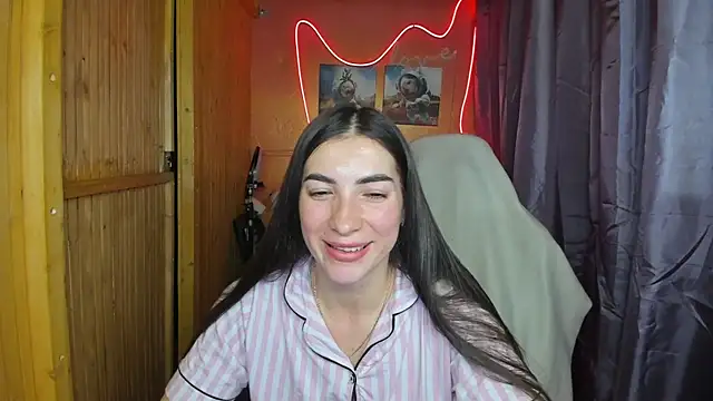 Snapshot of Fiery_Brunette_ chatting on 02.19.25 Fiery Brunette online show from 02.19.25