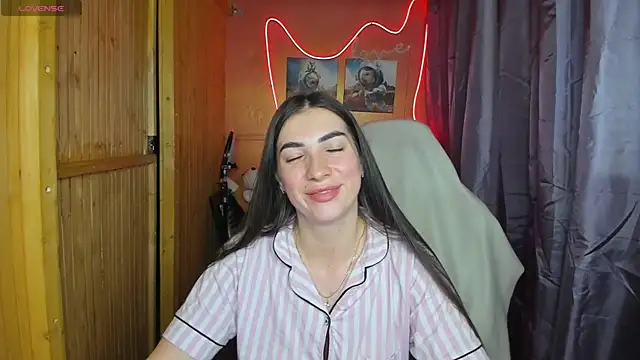 Snapshot of Fiery_Brunette_ chatting on 02.20.25 Fiery Brunette online show from 02.20.25