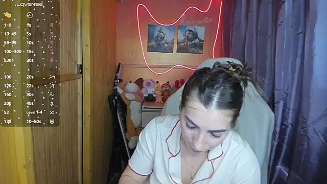 Snapshot of Fiery_Brunette_ chatting on 02.25.25 Fiery Brunette online show from 02.25.25