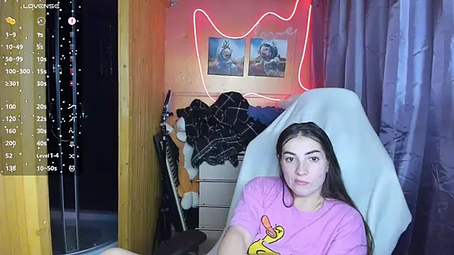 Snapshot of Fiery_Brunette_ chatting on 03.04.25 Fiery Brunette online show from 03.04.25