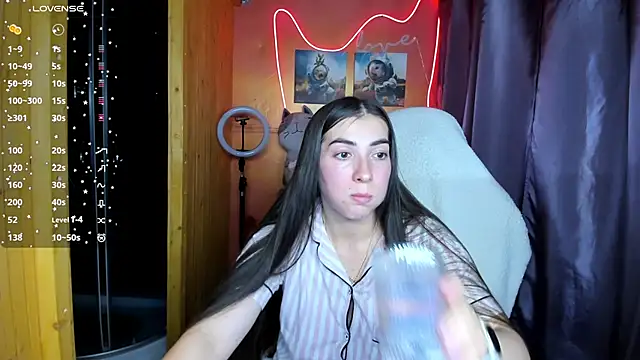 Snapshot of Fiery_Brunette_ chatting on 09.15.25 Fiery Brunette online show from 09.15.25