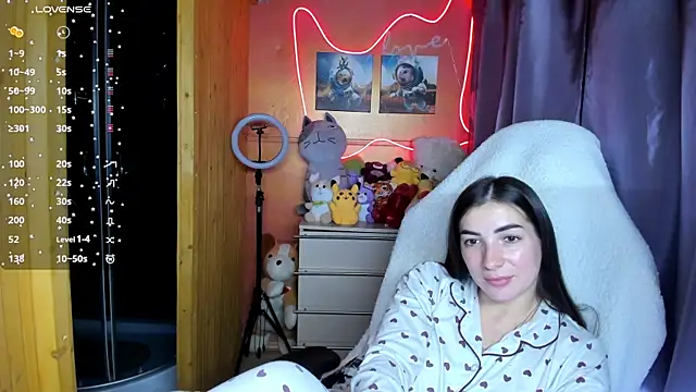 Snapshot of Fiery_Brunette_ chatting on 09.19.25 Fiery Brunette online show from 09.19.25