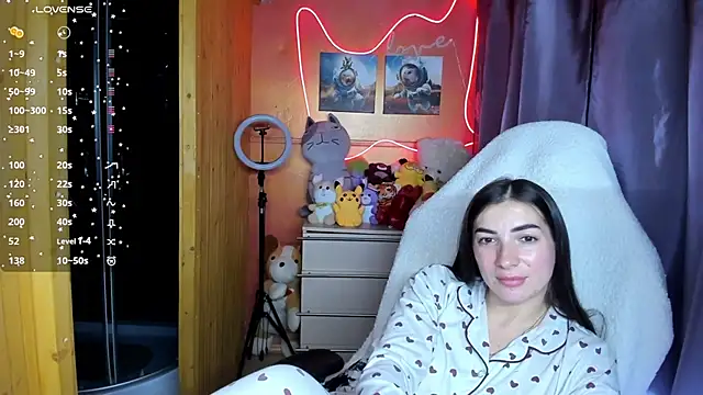 Snapshot of Fiery_Brunette_ chatting on 09.30.25 Fiery Brunette online show from 09.30.25