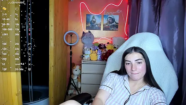 Snapshot of Fiery_Brunette_ chatting on 10.03.25 Fiery Brunette online show from 10.03.25