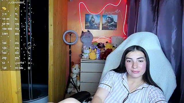 Snapshot of Fiery_Brunette_ chatting on 10.05.25 Fiery Brunette online show from 10.05.25