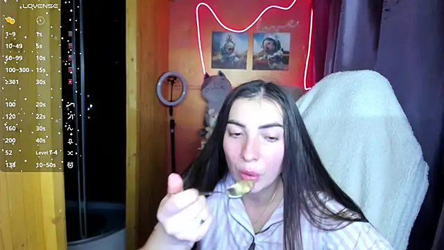 Snapshot of Fiery_Brunette_ chatting on 10.11.25 Fiery Brunette online show from 10.11.25