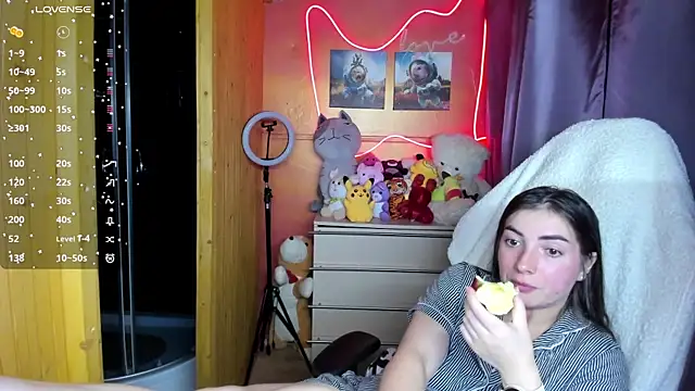 Snapshot of Fiery_Brunette_ chatting on 10.12.25 Fiery Brunette online show from 10.12.25