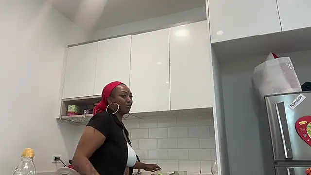 ChocolateCakeQueen online show from 01.30.25