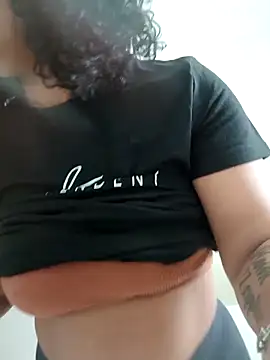 Snapshot of mariah2299 chatting on 03.17.25 mariah2299 online show from 03.17.25