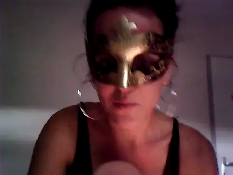 Snapshot of Masquegirlmysterious chatting on 10.01.25 Masquegirlmysterious online show from 10.01.25