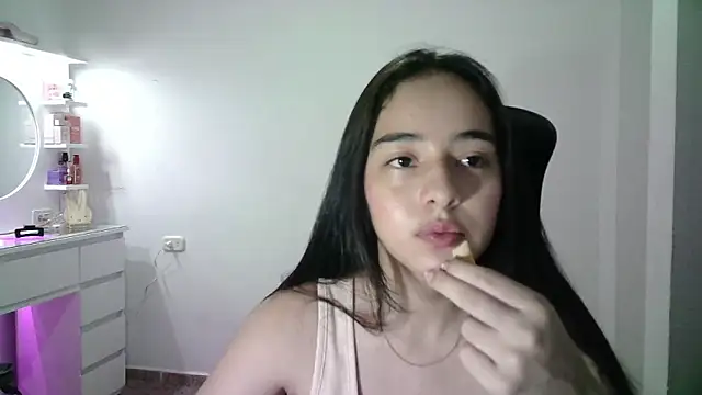 Snapshot of aineangeel chatting on 11.08.25 aineangeel online show from 11.08.25