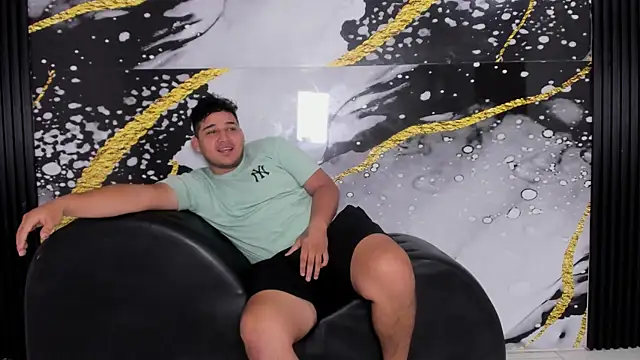 Snapshot of sweethot___ chatting on 10.05.25 sweethot online show from 10.05.25