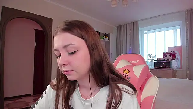 Snapshot of elisejays chatting on 01.25.25 elisejays online show from 01.25.25