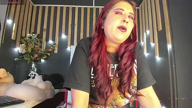 Snapshot of shaaroon_gold chatting on 02.01.25 shaaroon gold online show from 02.01.25