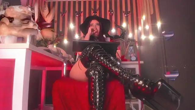 Snapshot of shaaroon_gold chatting on 03.12.25 shaaroon gold online show from 03.12.25