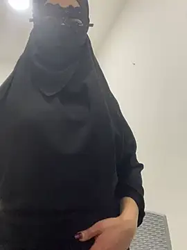 Snapshot of Hijabi_HotGirls chatting on 03.08.25 Hijabi HotGirls online show from 03.08.25