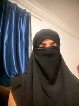 Snapshot of Hijabi_HotGirls chatting on 10.19.25 Hijabi HotGirls online show from 10.19.25