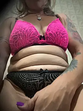 Snapshot of loiracps chatting on 09.15.25 loiracps online show from 09.15.25