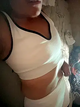 Snapshot of loiracps chatting on 09.16.25 loiracps online show from 09.16.25