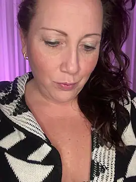 Snapshot of xsexycurvymilf chatting on 01.15.25 xsexycurvymilf online show from 01.15.25