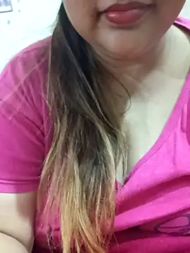 Snapshot of _Redwine_ chatting on 02.14.25 Redwine online show from 02.14.25