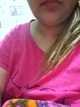 Snapshot of _Redwine_ chatting on 03.08.25 Redwine online show from 03.08.25