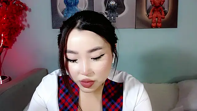 Snapshot of ichiben chatting on 01.28.25 ichiben online show from 01.28.25