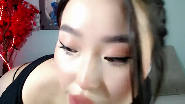 Snapshot of ichiben chatting on 02.04.25 ichiben online show from 02.04.25