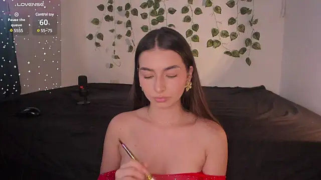 Snapshot of Coralinee_01 chatting on 12.21.24 Coralinee 01 online show from 12.21.24