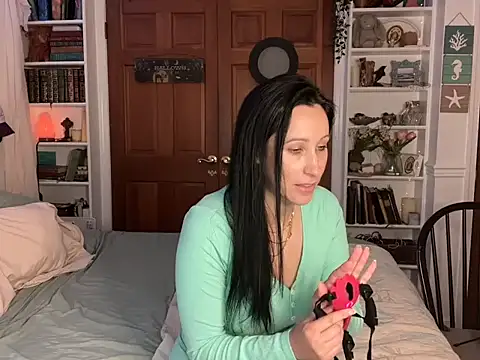 Snapshot of cutelittlemama0418 chatting on 10.15.25 cutelittlemama0418 online show from 10.15.25