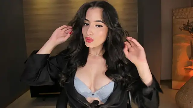 Snapshot of DominiqueVega chatting on 01.13.25 DominiqueVega online show from 01.13.25