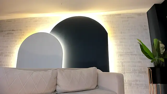 Snapshot of DominiqueVega chatting on 01.19.25 DominiqueVega online show from 01.19.25