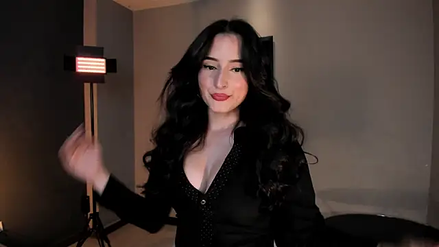 Snapshot of DominiqueVega chatting on 10.23.25 DominiqueVega online show from 10.23.25