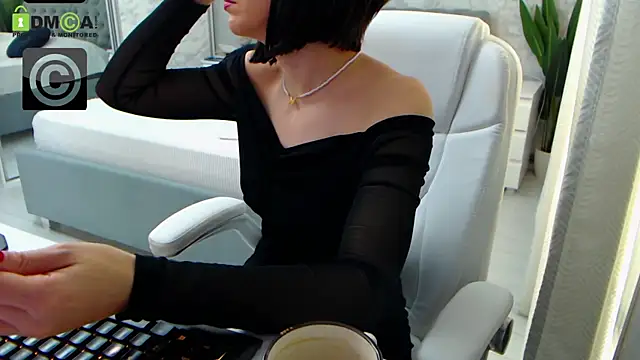 Snapshot of Ellysse_ chatting on 12.19.24 Ellysse  online show from 12.19.24