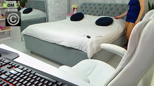 Snapshot of Ellysse_ chatting on 03.14.25 Ellysse  online show from 03.14.25