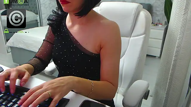 Snapshot of Ellysse_ chatting on 10.07.25 Ellysse  online show from 10.07.25