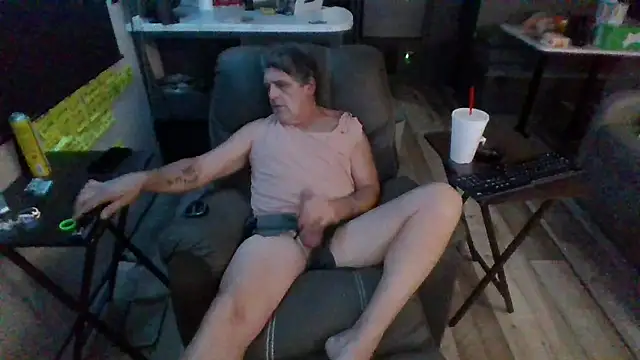 Snapshot of lateniter chatting on 10.29.25 lateniter online show from 10.29.25