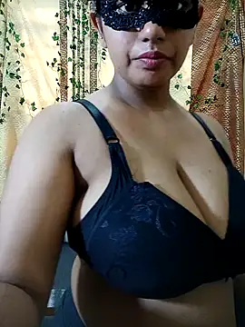 Snapshot of OneDisplay chatting on 12.08.24 OneDisplay online show from 12.08.24