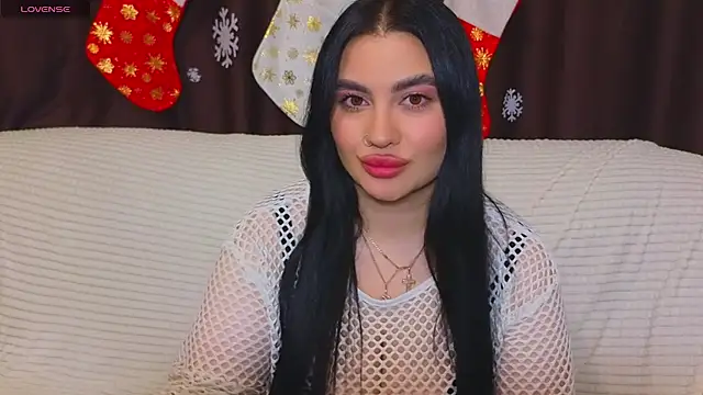 Snapshot of Nikki_Kardashian chatting on 01.13.25 Nikki Kardashian online show from 01.13.25