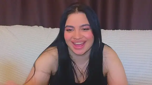 Snapshot of Nikki_Kardashian chatting on 02.01.25 Nikki Kardashian online show from 02.01.25