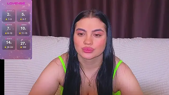 Snapshot of Nikki_Kardashian chatting on 02.06.25 Nikki Kardashian online show from 02.06.25