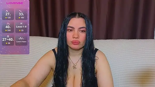 Snapshot of Nikki_Kardashian chatting on 02.25.25 Nikki Kardashian online show from 02.25.25