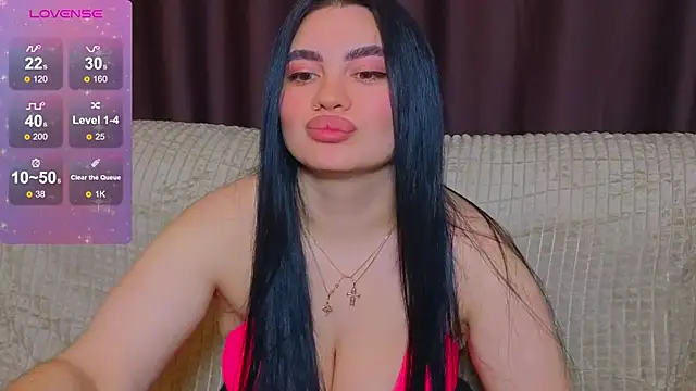 Snapshot of Nikki_Kardashian chatting on 03.07.25 Nikki Kardashian online show from 03.07.25