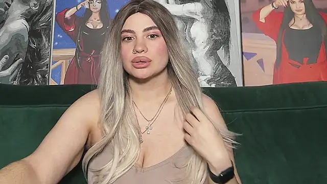 Snapshot of Nikki_Kardashian chatting on 09.29.25 Nikki Kardashian online show from 09.29.25