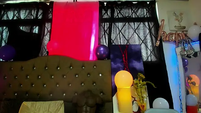 Snapshot of SheraHadee chatting on 03.20.25 SheraHadee online show from 03.20.25