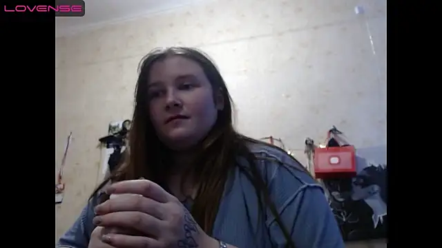 Snapshot of Light_Luna chatting on 12.25.24 Light Luna online show from 12.25.24