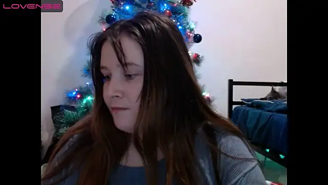 Snapshot of Light_Luna chatting on 01.04.25 Light Luna online show from 01.04.25