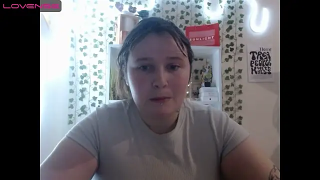 Snapshot of Light_Luna chatting on 01.14.25 Light Luna online show from 01.14.25